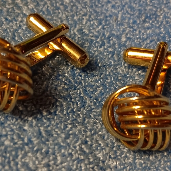 Gold knot cuff links - Picture 2 of 2
